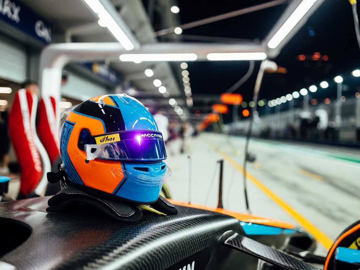 Lando Norris secures 2026 Singapore GP pole with MCL40 precision