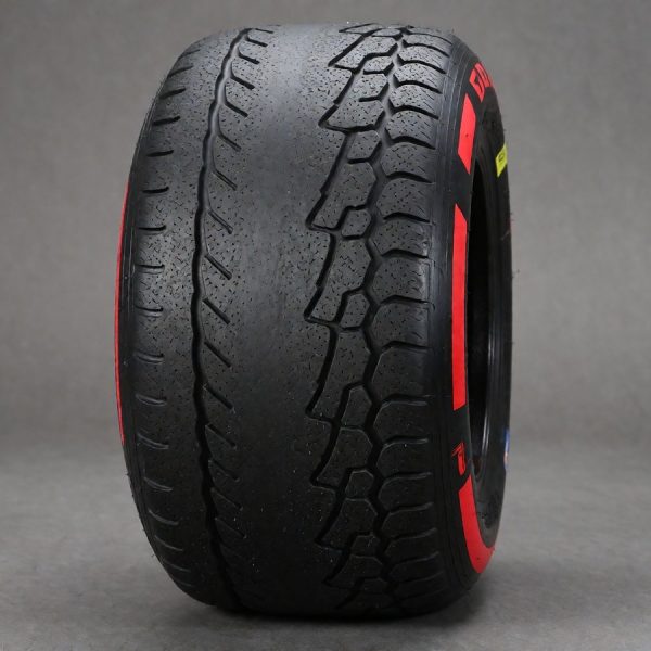 Verstappen's Red Bull tire warm-up vs Leclerc's Ferrari heat buildup