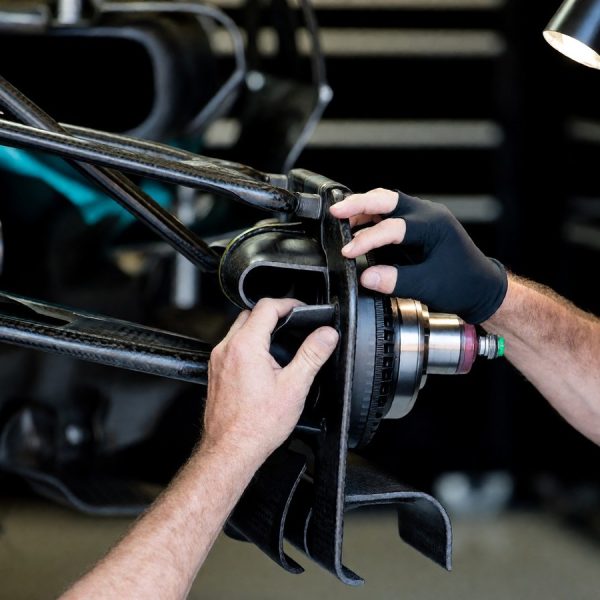 McLaren MCL40 front suspension geometry changes