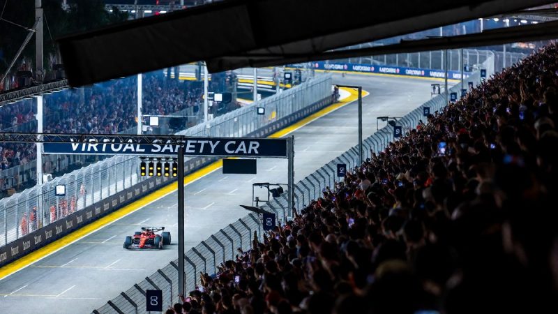 Hamilton loses podium in Singapore after ignoring Ferrari pit call
