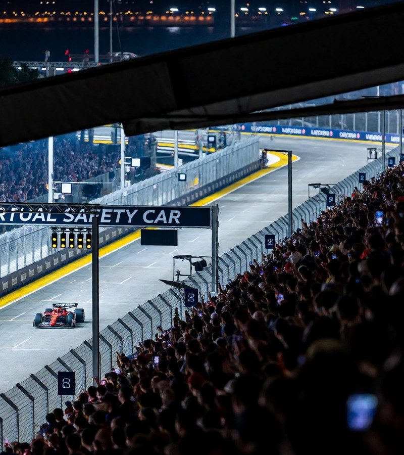 Hamilton loses podium in Singapore after ignoring Ferrari pit call