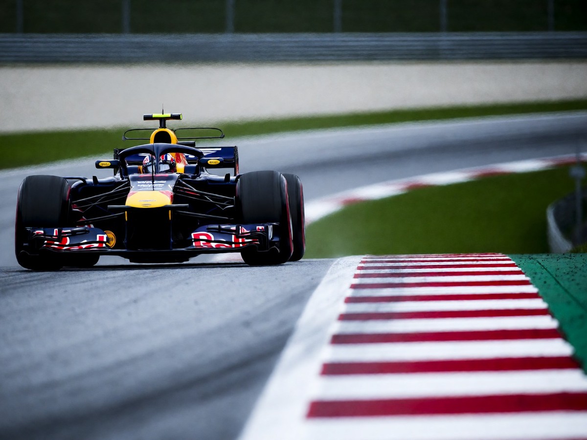 Why Liam Lawson's Red Bull 2026 seat pressure matters now