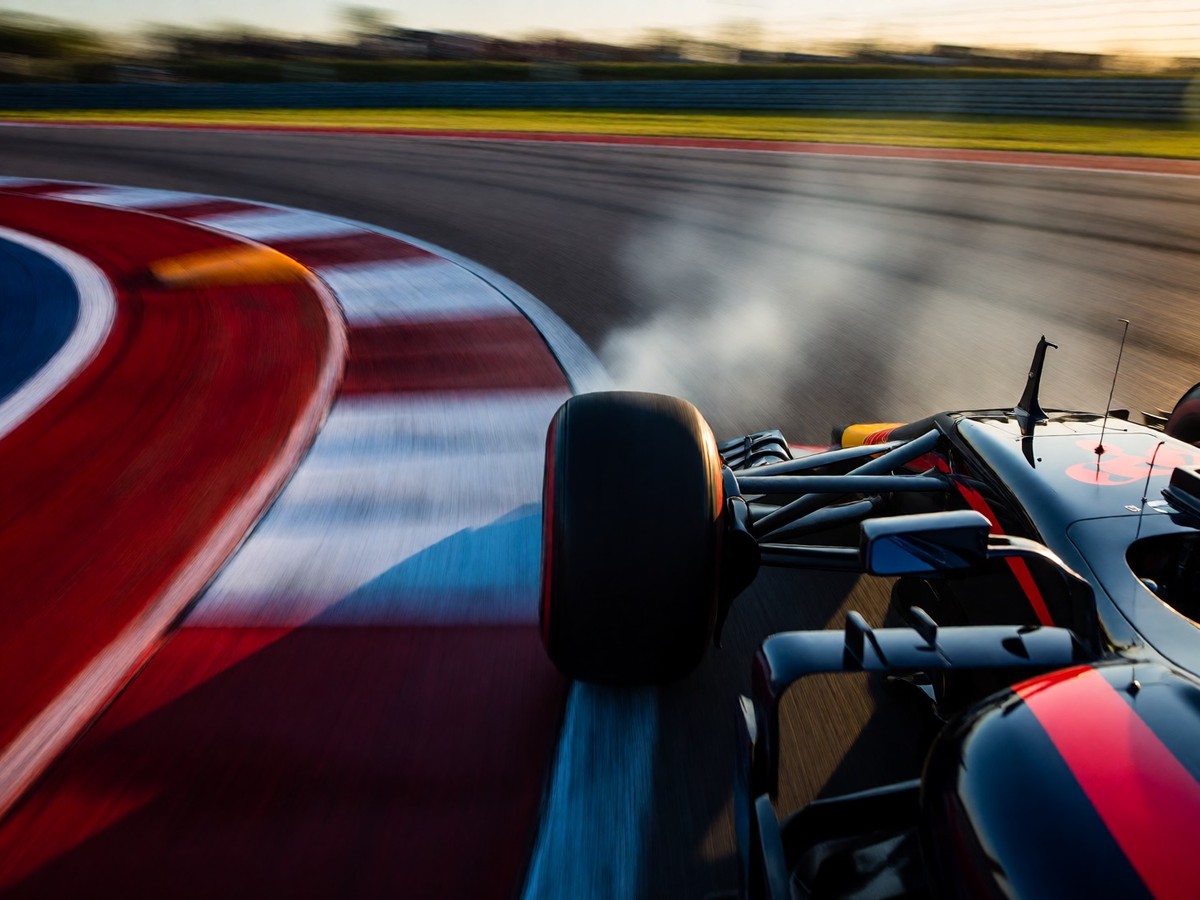 Fernando Alonso criticizes driver standards after Albon collision
