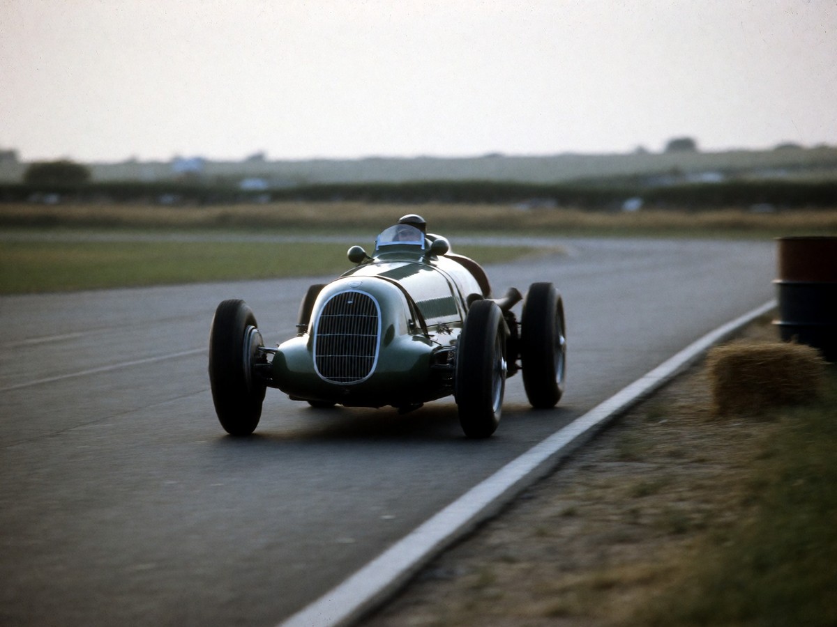 The history of Silverstone's abandoned 1949 airfield layout